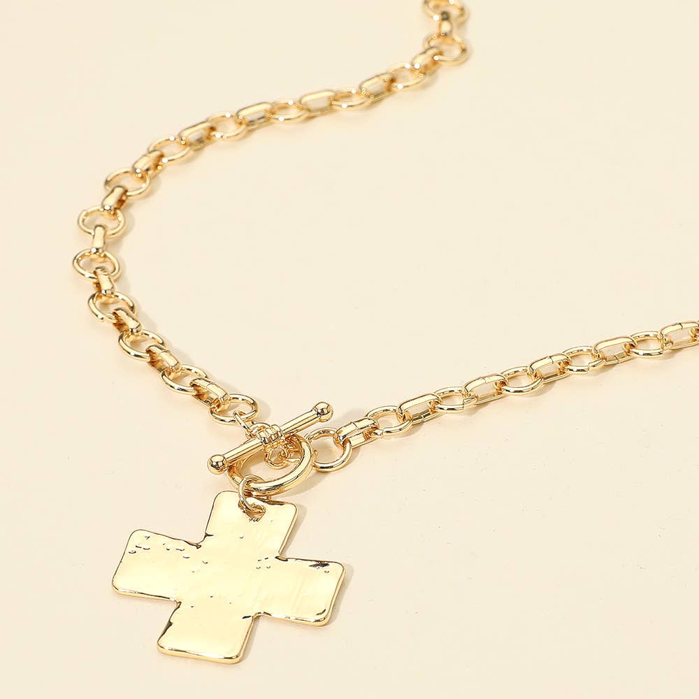 Hammered Metal Cross Pendant Chunky Chain Toggle Necklace: Gold