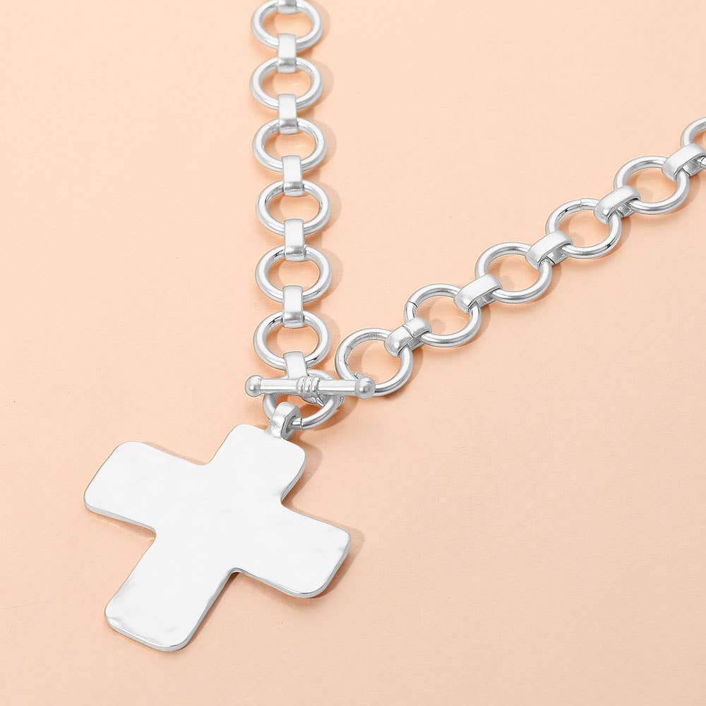 Hammered Matte Metal Cross Pendant Chunky Chain Toggle Necklace: Silver