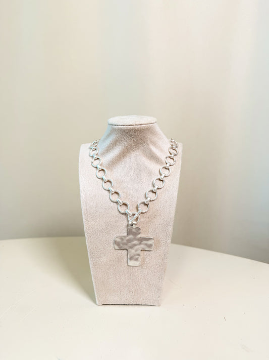 Hammered Matte Metal Cross Pendant Chunky Chain Toggle Necklace: Silver
