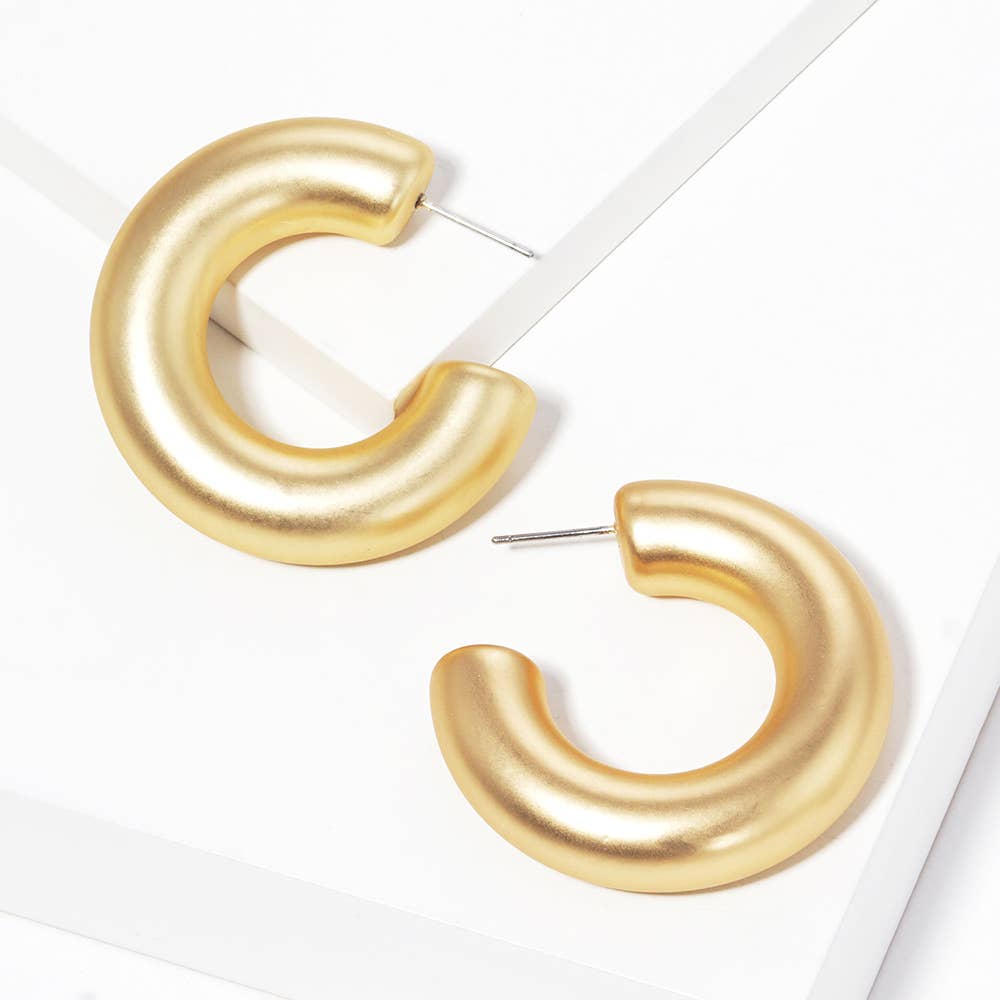 Modern Minimalist Thick Open Hoop Earrings
: Matte Gold