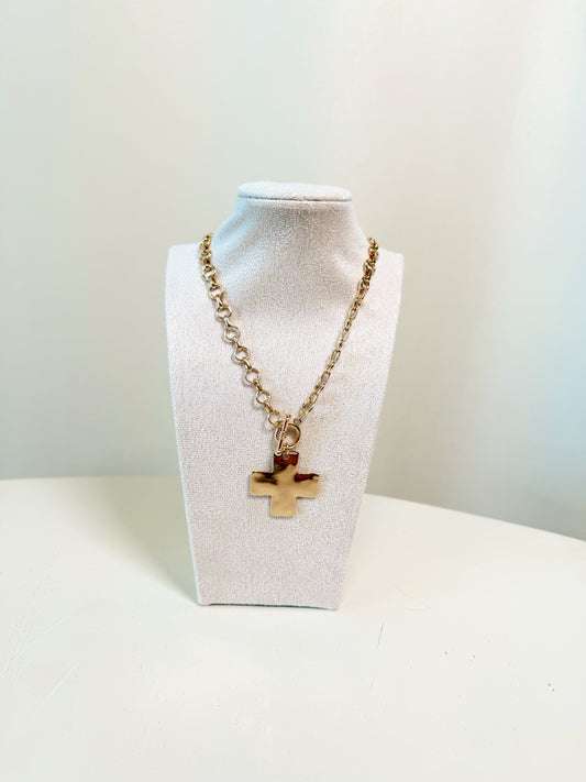 Hammered Metal Cross Pendant Chunky Chain Toggle Necklace: Gold